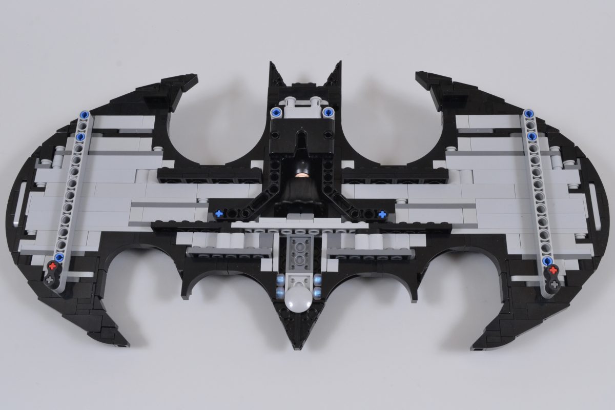 LEGO Batman 76330 Batman Logo 20 1200x800