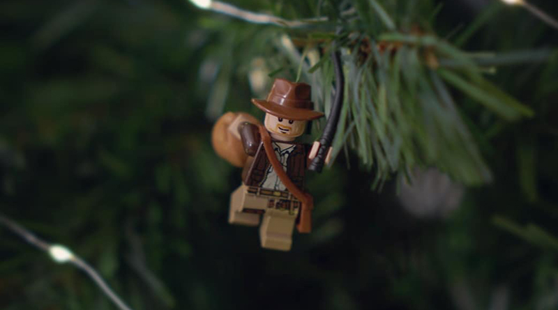 Brick Pic of the Day: Festive adventurer