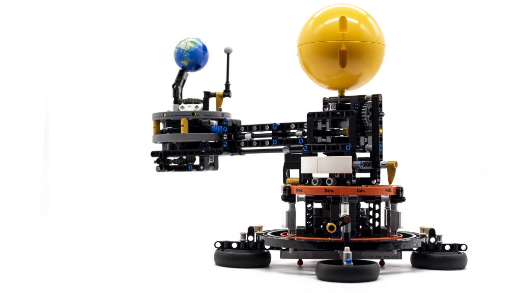 LEGO Technic 42179 Planet Earth and Moon in Orbit 26 1024x576