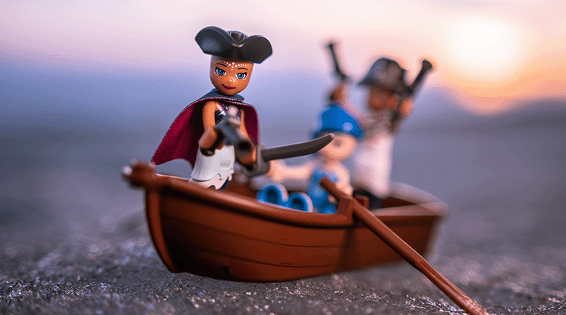 Brick Pic of the Day: Plundering Elves