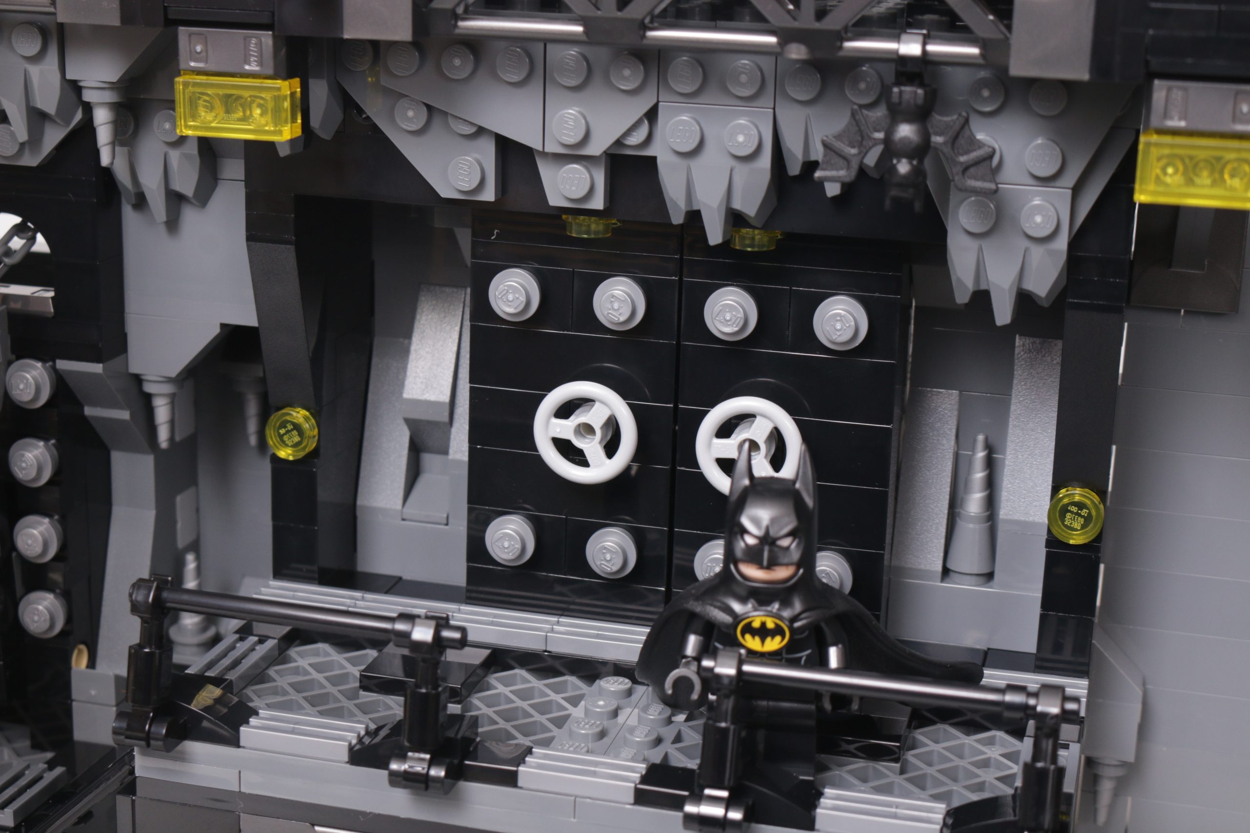 LEGO Batman 76252 Batcave – Shadow Box review 27 scaled