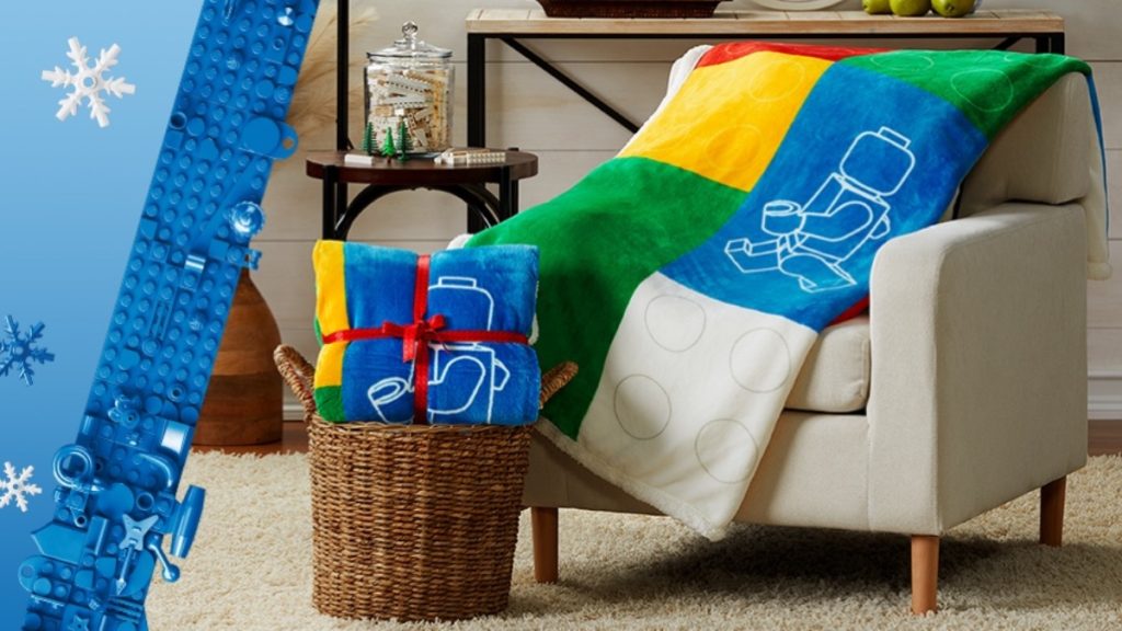 LEGO VIP 5007622 Fleece Blanket gap featured 2 1024x576