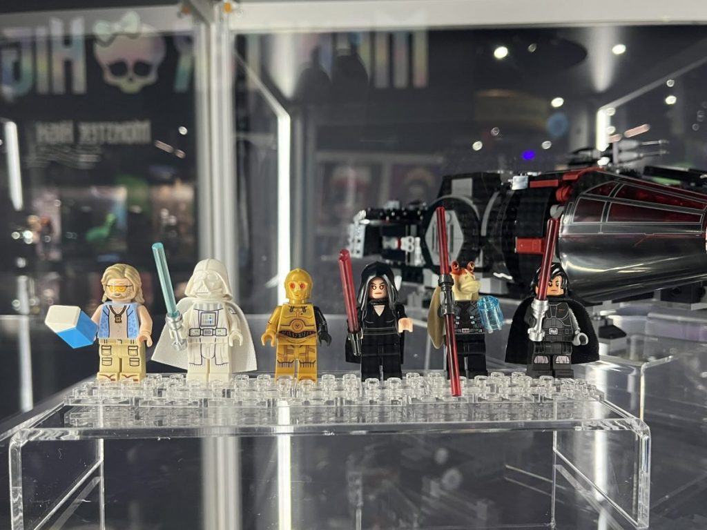 Nerdist LEGO Dark Falcon SDCC Minifigures 1024x768