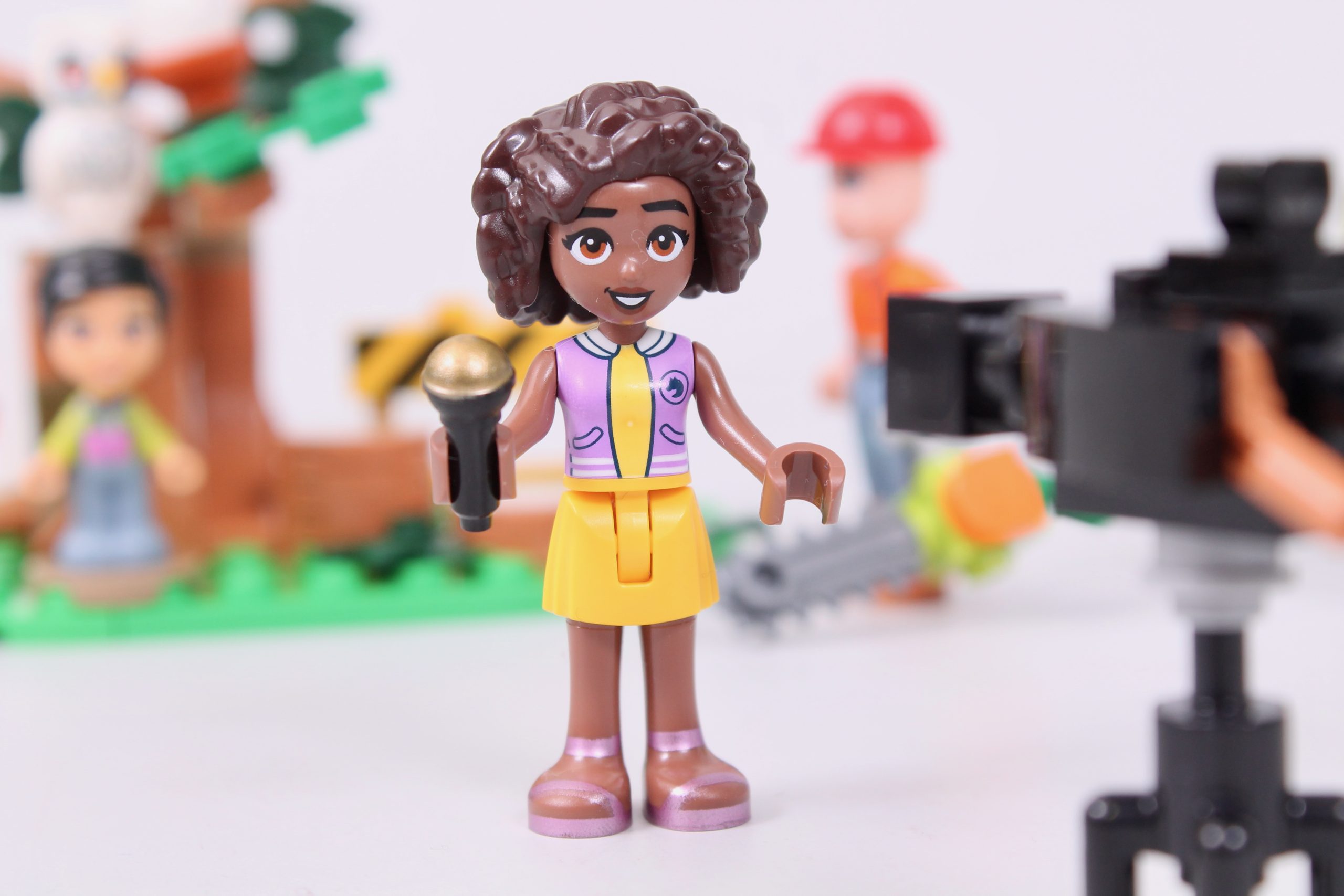 LEGO Friends 41749 Newsroom Van narrative 1 scaled