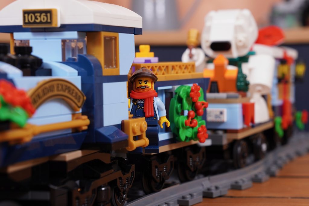 LEGO Winter Village 10361 Holiday Express Train review 3 1024x683
