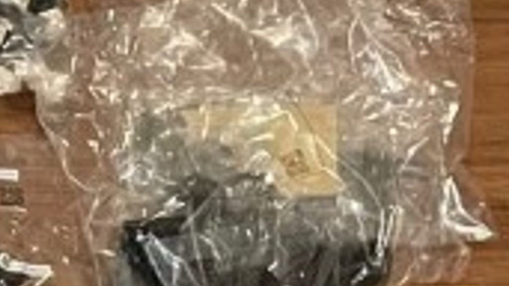 LEGO Harry Potter 76405 Hogwarts Express Collectors Edition contents close up ticket 1024x576