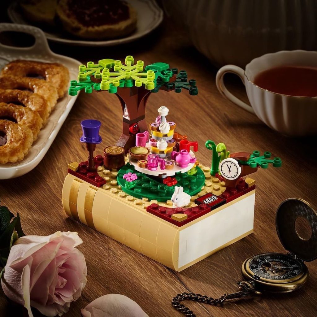 LEGO Bricktober 2021 Alice in Wonderland 1024x1024