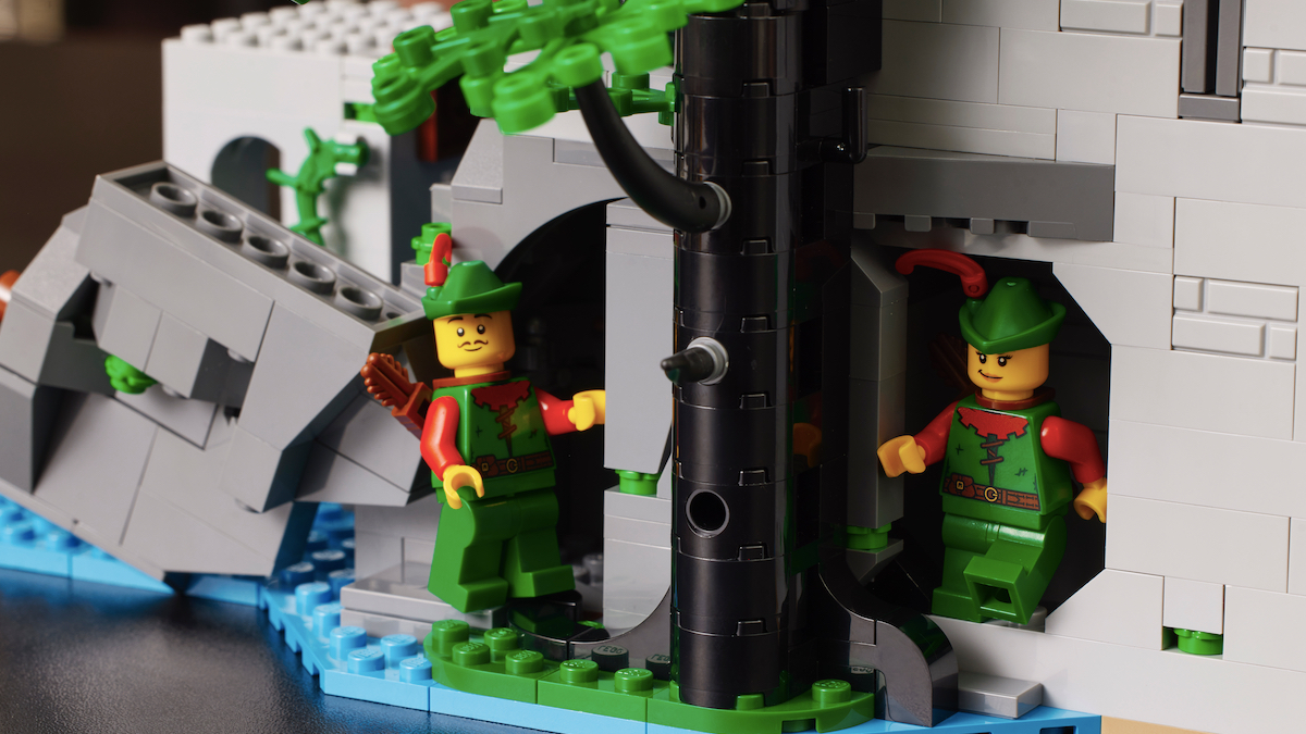Architectural details that did, and didn't, make it into LEGO Lion Knights' Castle