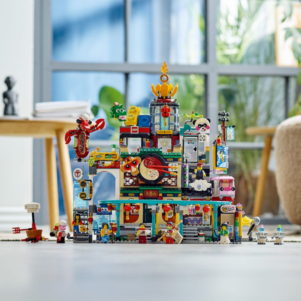 LEGO Monkie Kid 80036 The City of Lanterns lifestyle