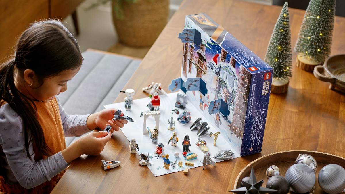 Reddit user gets surprise in LEGO 75340 Star Wars Advent Calendar – and the reactions are hilarious