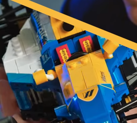 lego nigel mansell reacting 10353 3