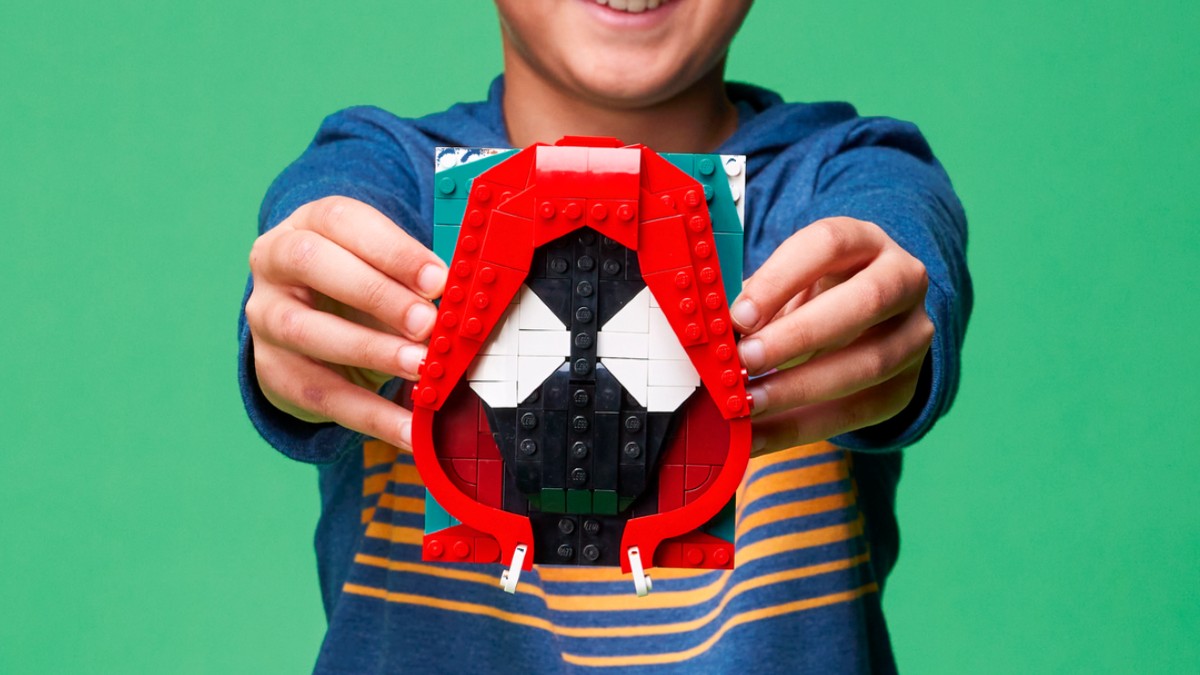First two LEGO Marvel Brick Sketches officially revealed
