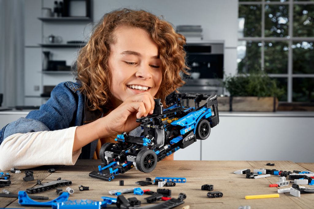 LEGO Technic 42123 McLaren Senna GTR 2