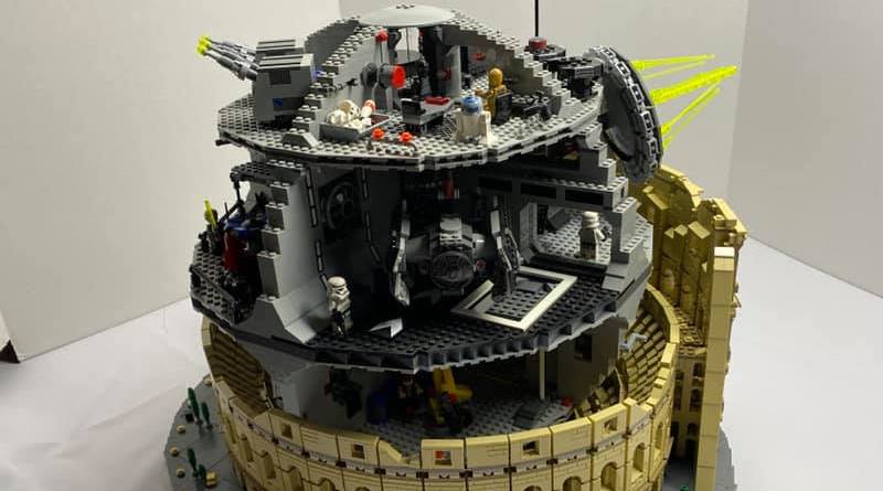 Yes, the LEGO Death Star can fit inside the LEGO Colosseum