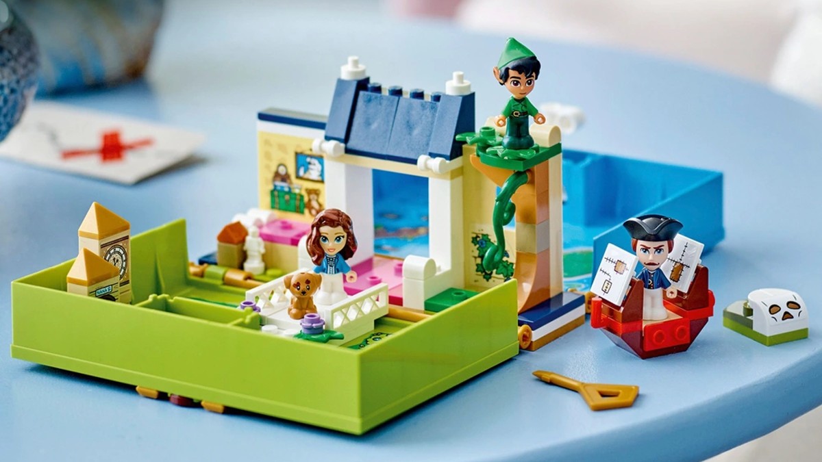 Hi-res images of LEGO Disney 43220 Peter Pan & Wendy’s Storybook Adventure revealed