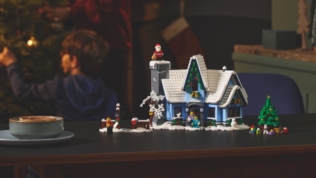 LEGO Winter Village 10293 Santa’s Visit available for everyone