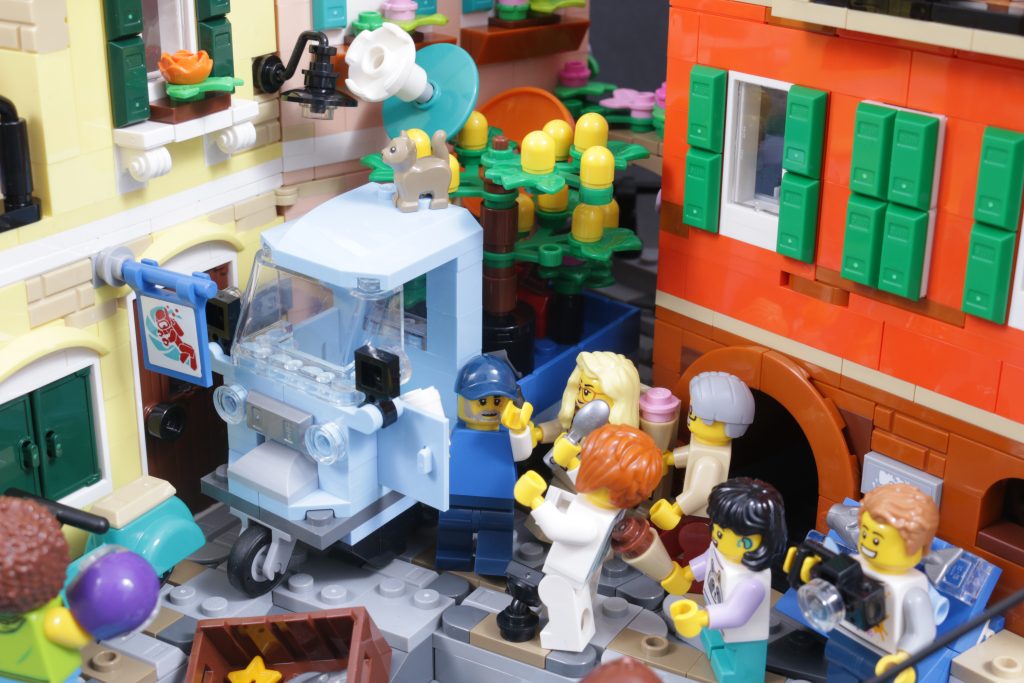 LEGO Ideas 5009422 Italian Market Van review 10 1024x683