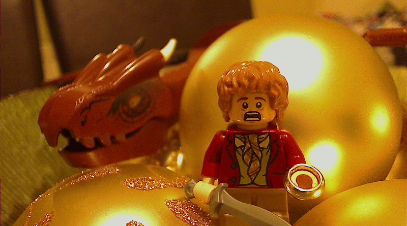 Brick Pic of the Day: Bilbo among the baubles