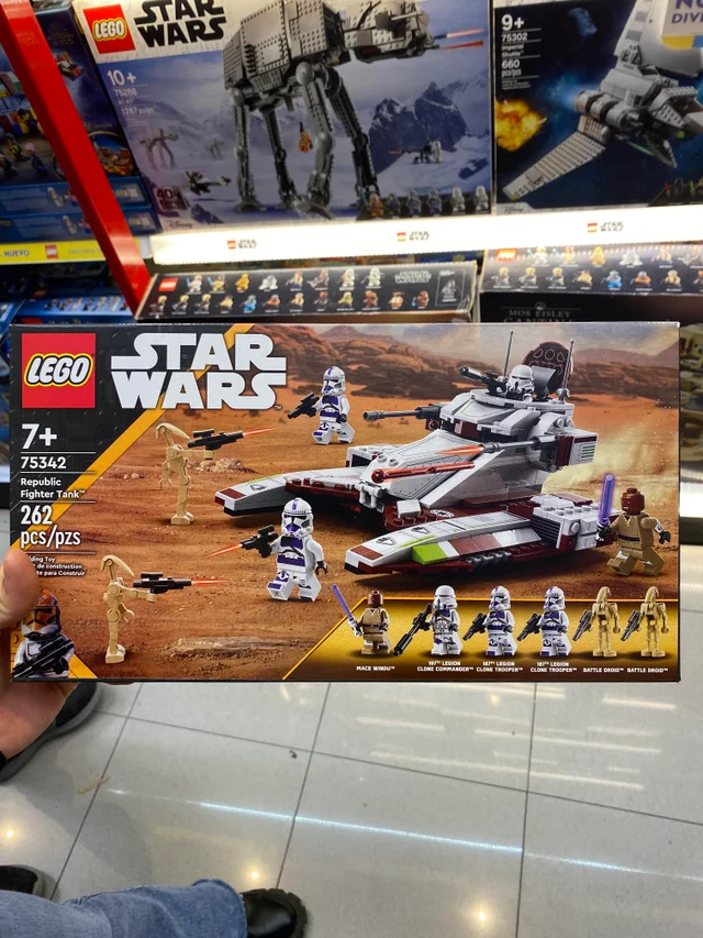 75342 Republic Fighter Tank Star Wars in store