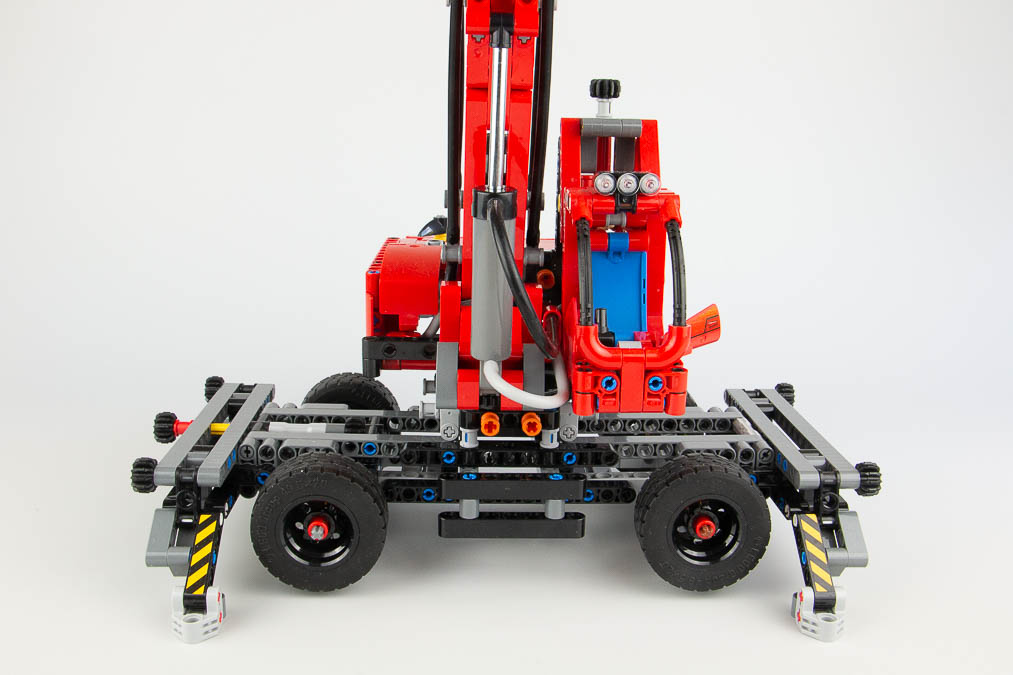 42144 Technic Material Handler 17