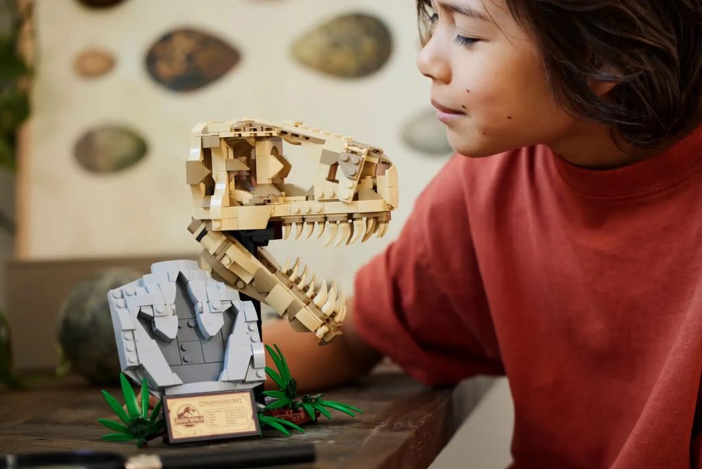LEGO Jurassic World 76964 Dinosaur Fossils T. rex Skull Lifestyle 1024x684