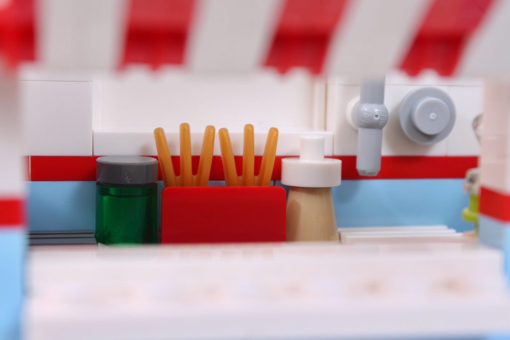 LEGO Icons 40681 Retro Food Truck review 13 1024x683
