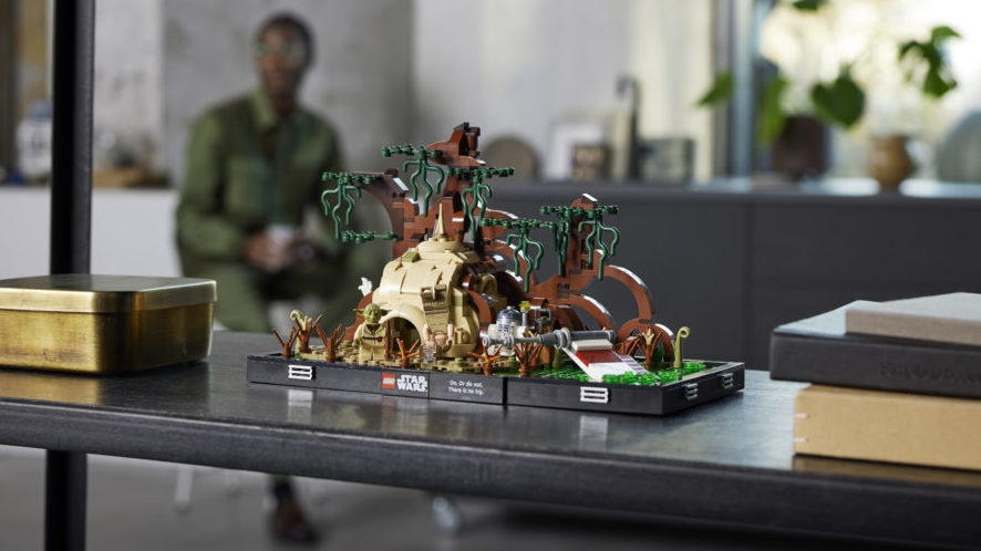 LEGO Star Wars 75330 Dagobah Jedi Training diorama set 07 edited