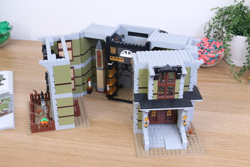 LEGO Fairground Collection 10273 Haunted House review 6