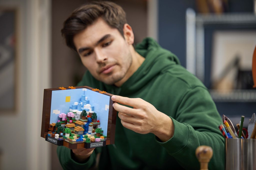 LEGO Minecraft 21265 The Crafting Table 11 1024x683