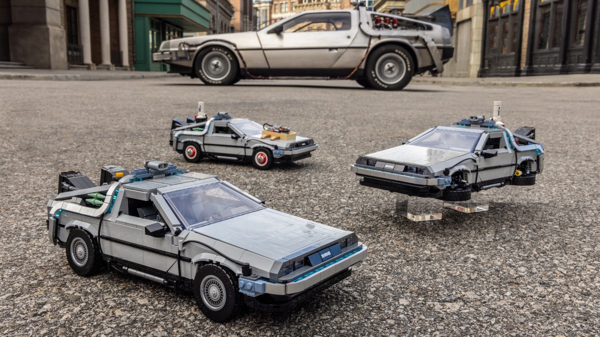 Comparing the LEGO DeLorean to the real Back to the Future prop