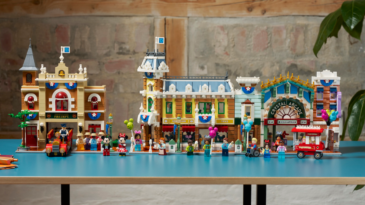 LEGO Disney 43302 Main Street USA-featured